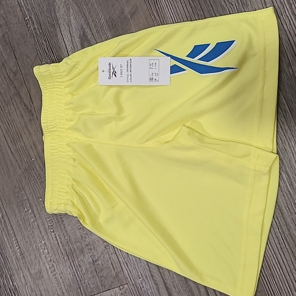 Rebook 2 Pairs of Performance Shorts Size 4 - Picture 2 of 6